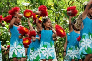 Junge Hula-Tänzerinnen