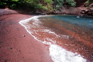 Roter Sandstrand bei Kaihalulu auf Maui